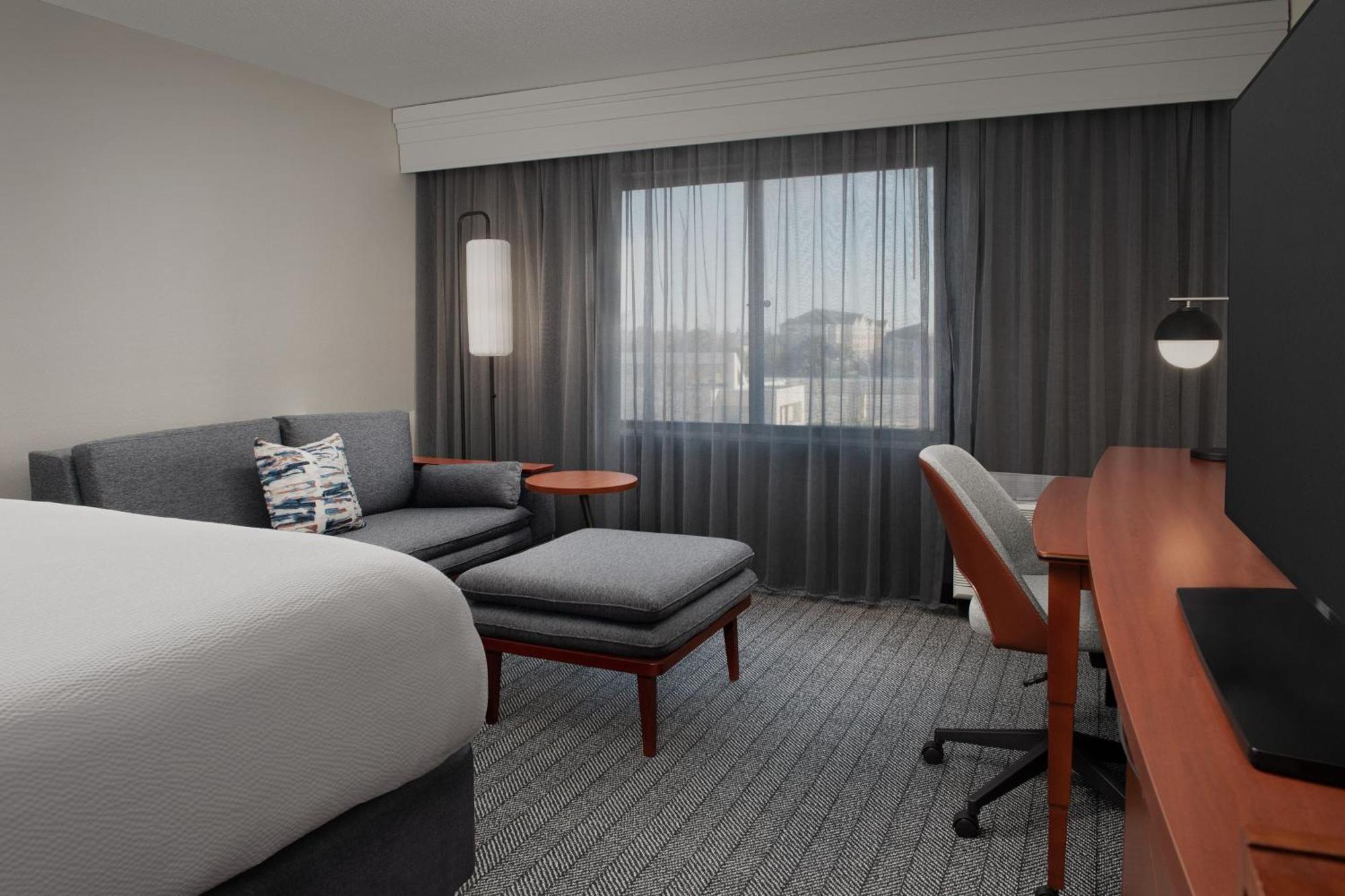 Courtyard By Marriott Panama City Bagian luar foto