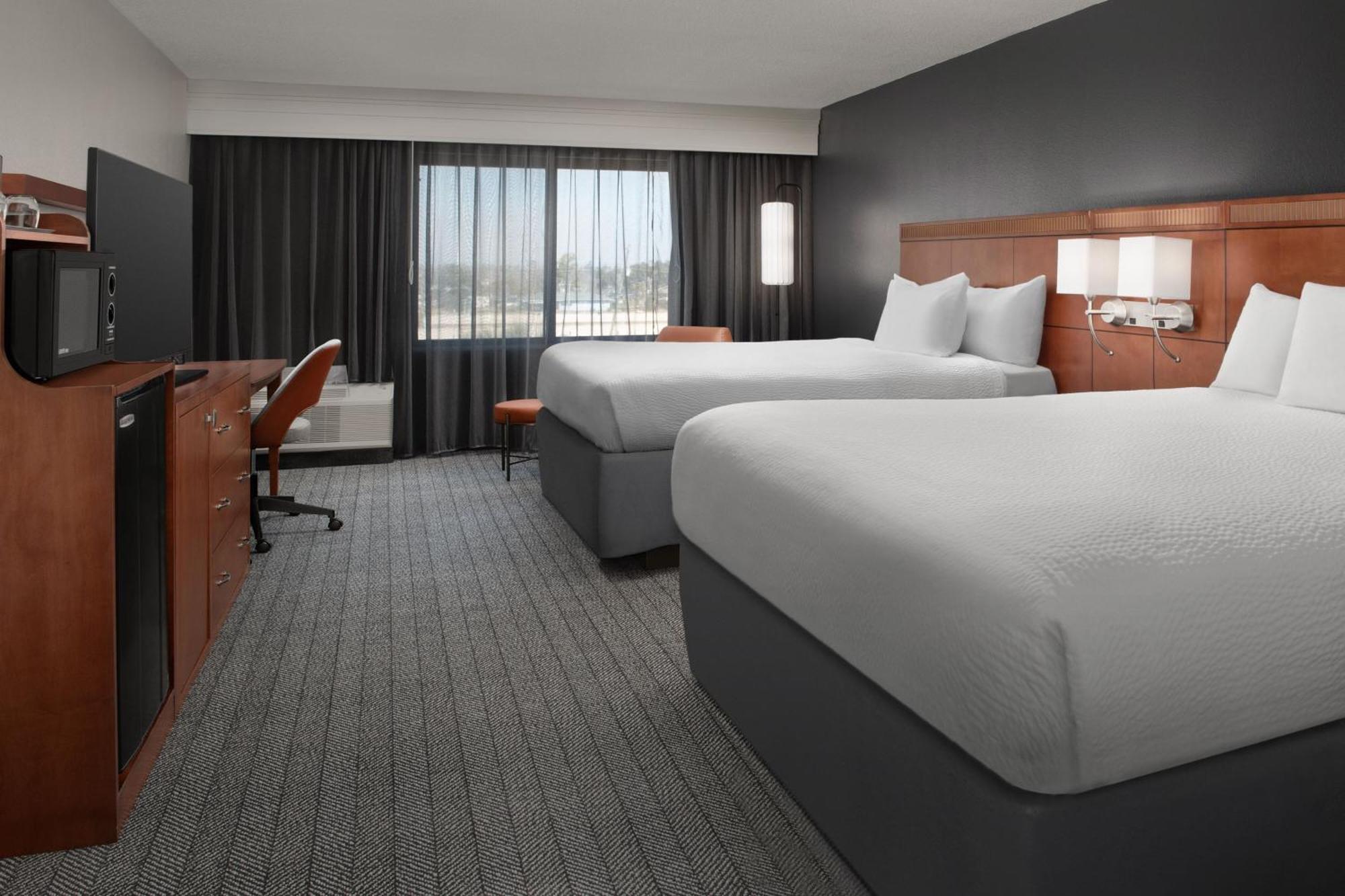 Courtyard By Marriott Panama City Bagian luar foto