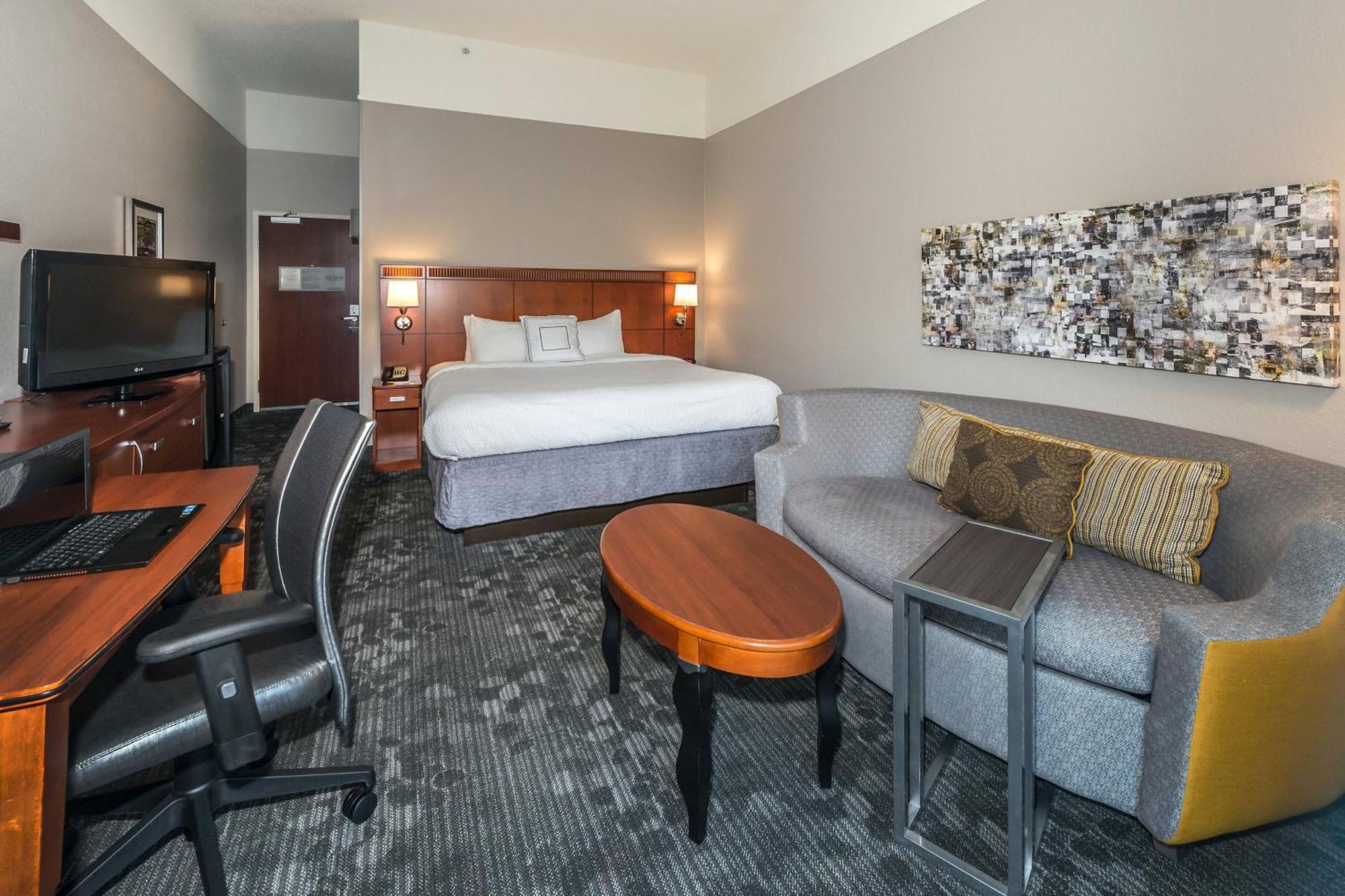 Courtyard By Marriott Panama City Bagian luar foto