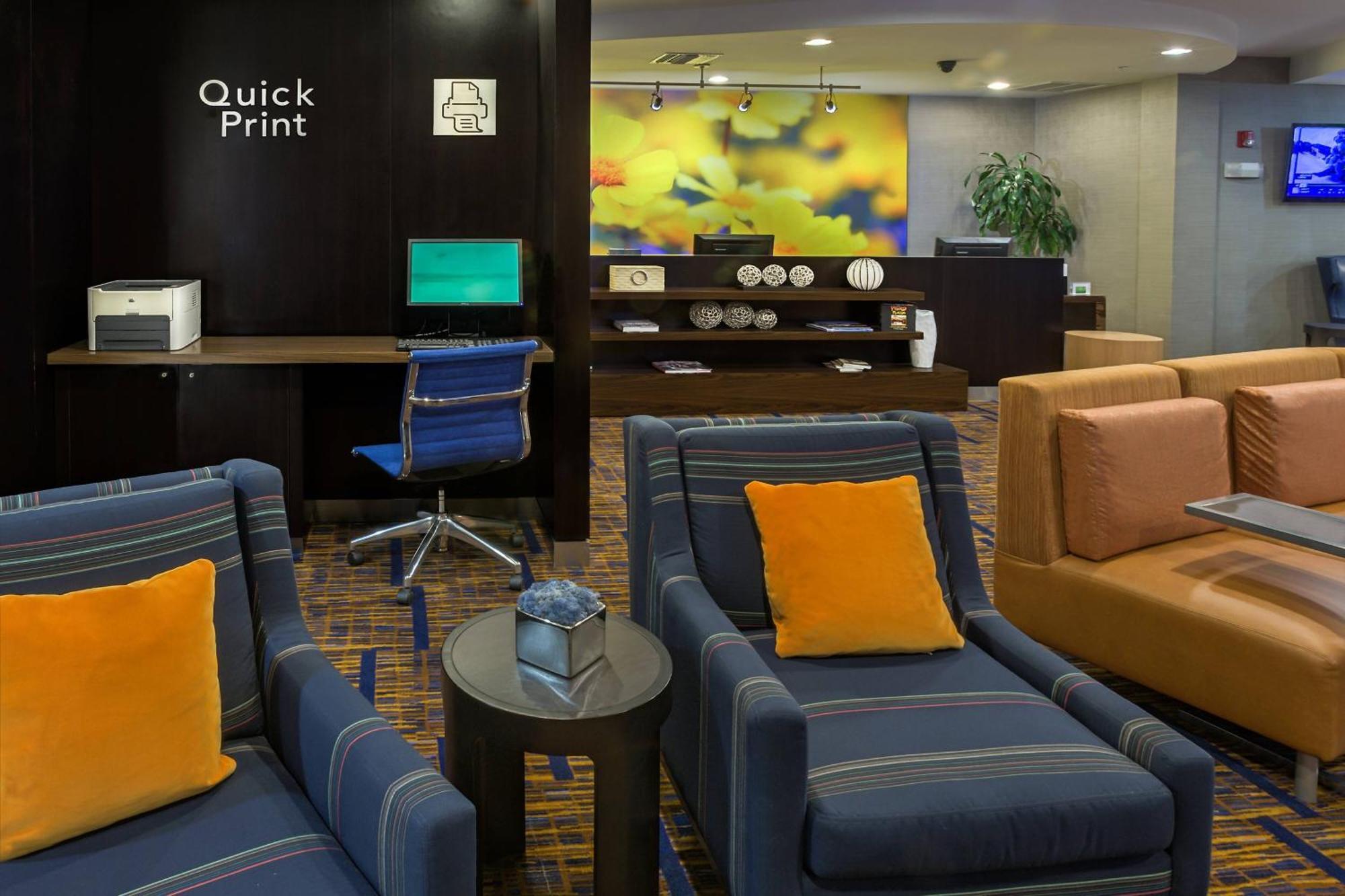 Courtyard By Marriott Panama City Bagian luar foto