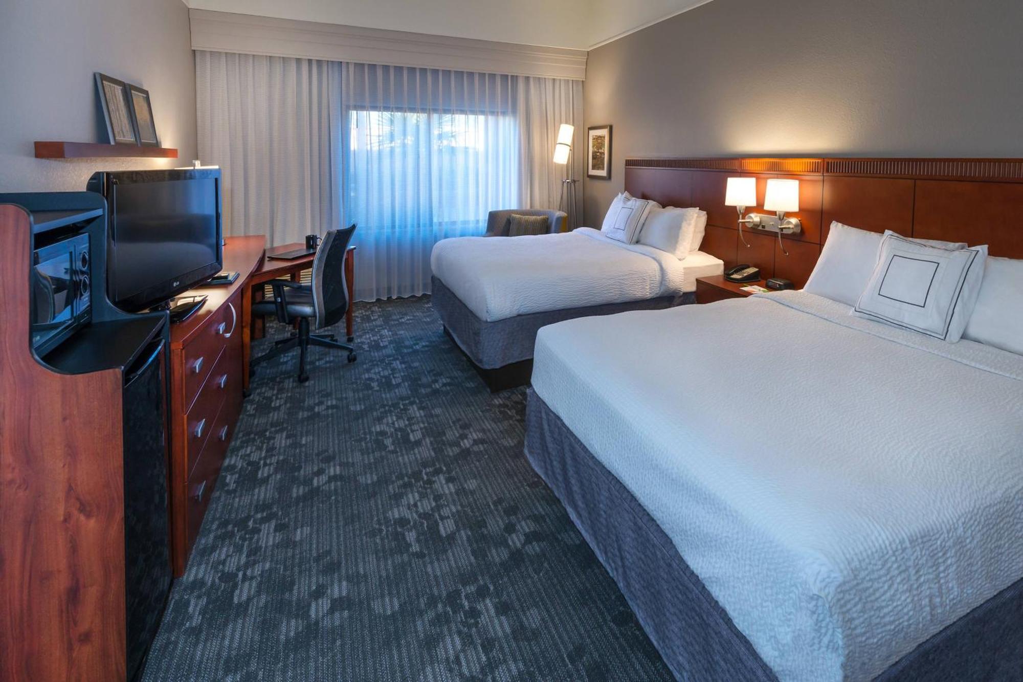 Courtyard By Marriott Panama City Bagian luar foto