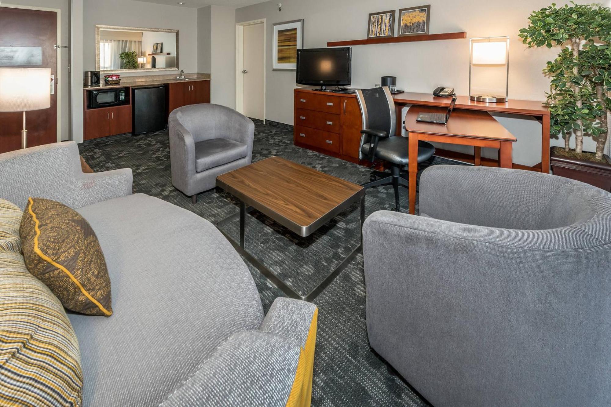Courtyard By Marriott Panama City Bagian luar foto